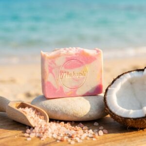 Ein Stück Kokosnuss Seife Himalayan Pink Salt mit Dekoration